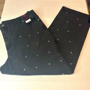 No Boundaries NWT women’s high rise loose fit size 21